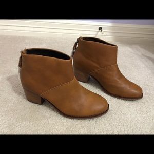 Toms Womens Leila Ankle Heel Bootie Cognac Leather